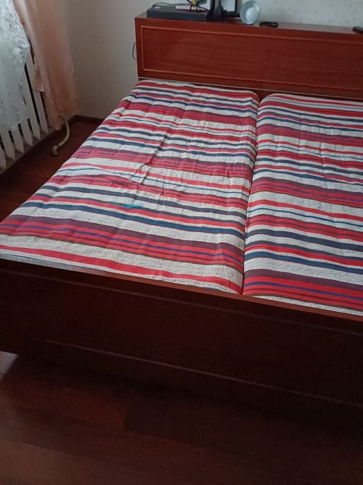 Кровать с матрасом