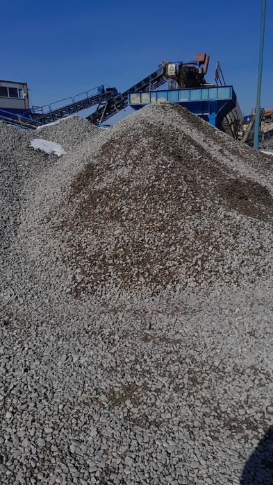 Transport:nisip,pietriș,mărgăritar,pământ