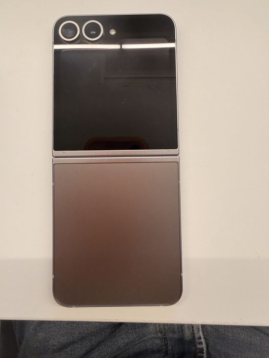 Samsung Z Flip 6