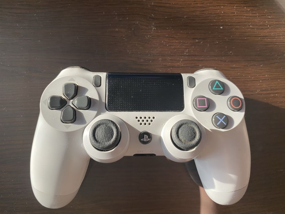 Vând playstation 4 slim