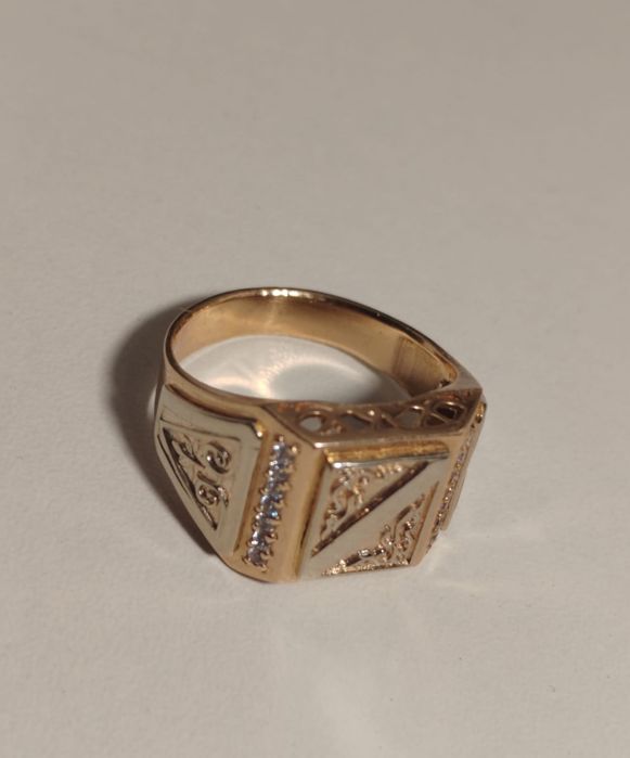 Продам золотое кольцо