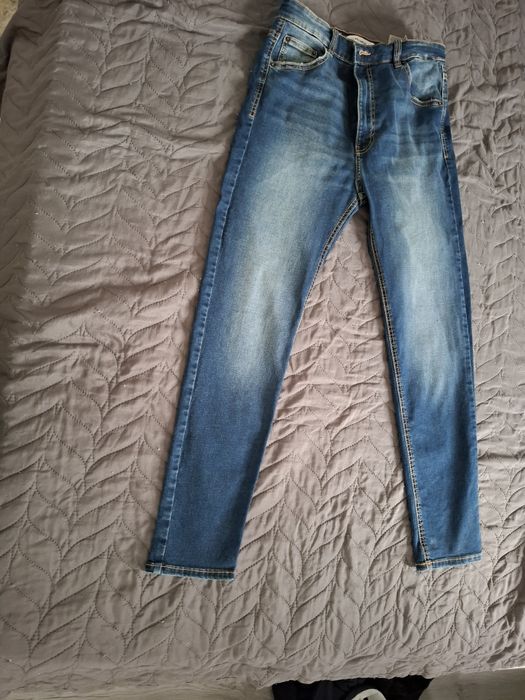 Blugi Pull Bear mărimea 42 ușor elastici elastici