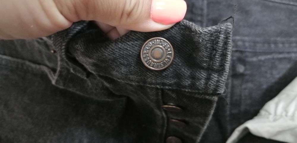 Фирменные  джинсы Levi's