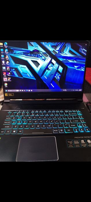 Acer Predator Triton 500. 32Gg RAM ssd 512.windows 11 pe el