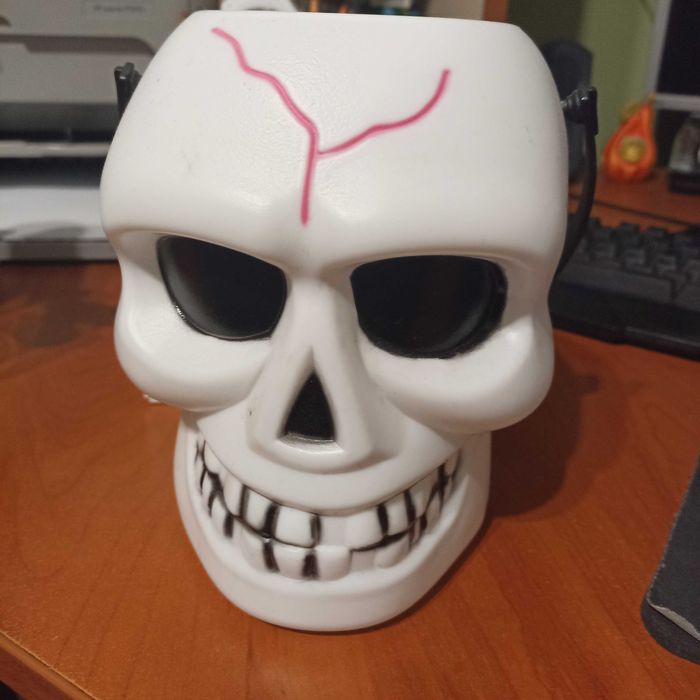 Череп кутия за бонбони