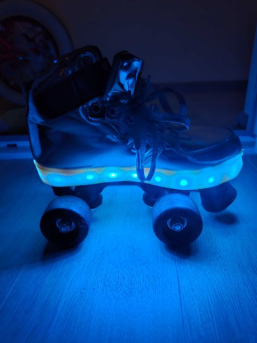 Светещи ролкови кънки Byox, 34 номер.