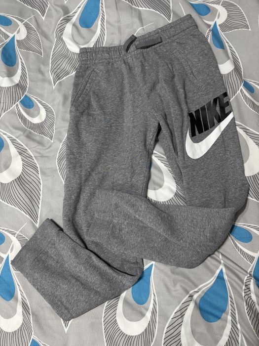 Pantaloni nike gri