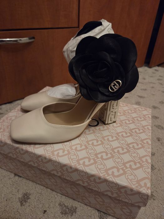 Pantofi noi Lou jo