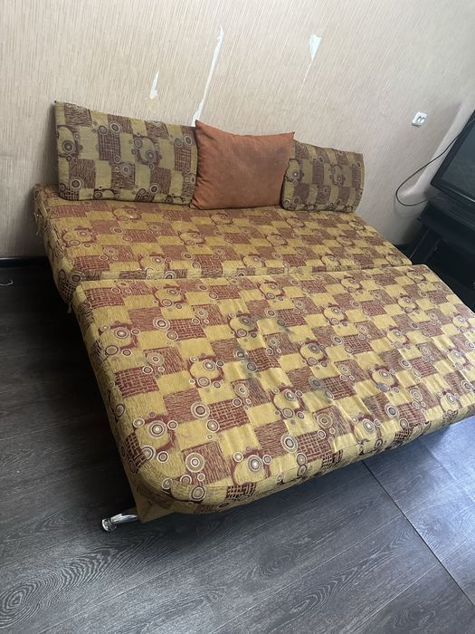 Отдам срочно диван бесплатно