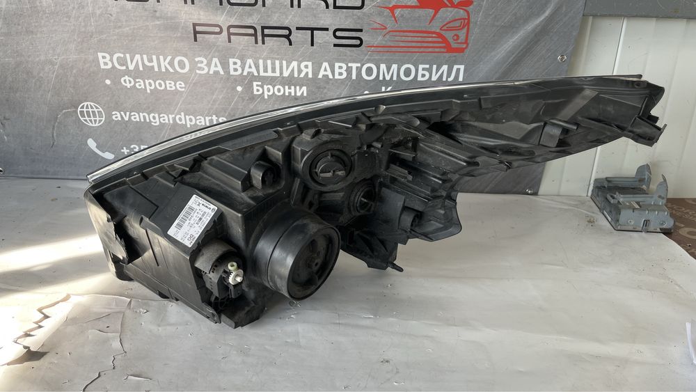 1 брой ляв и 3 броя десен фар Opel Vivaro 2014-2018