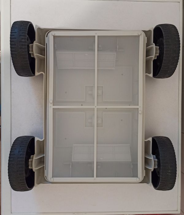 Robot electric fără fir pentru curățarea piscinei Bestway Thetys.