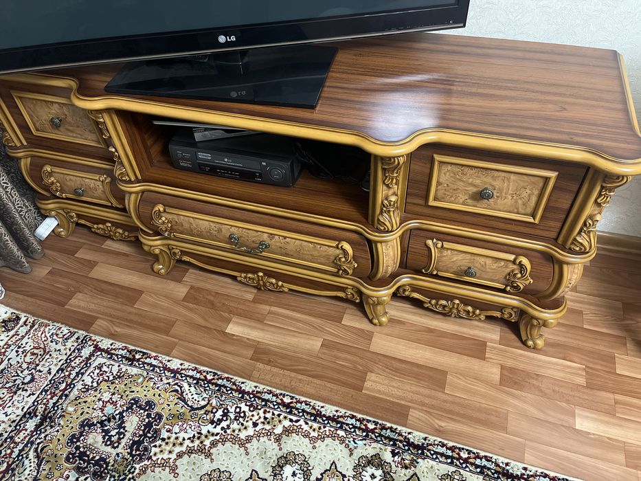 Продам тумбу под телевизор