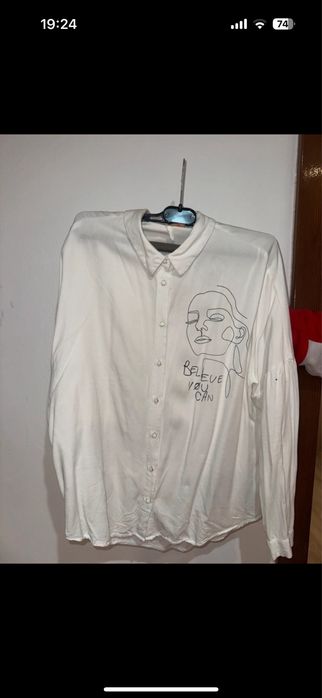 Camasa alba purtata o singura data