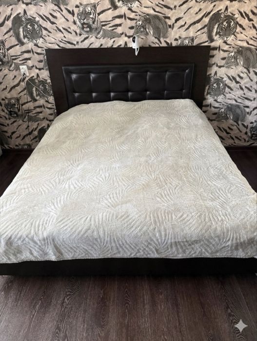 Продам кровать 180*200 с матрасом
