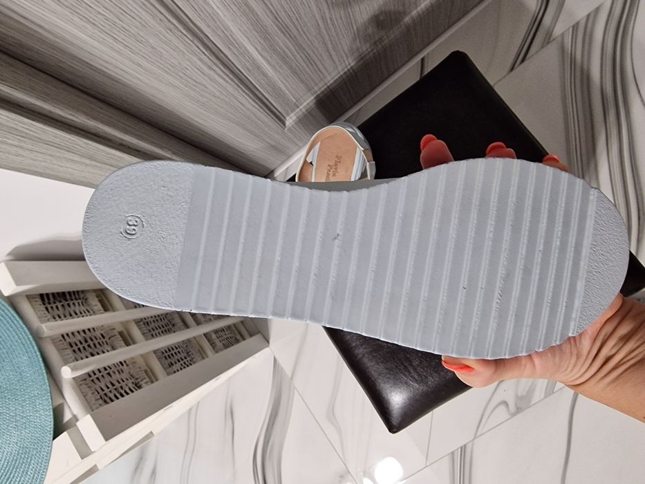 Sandale de firma,noi