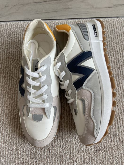 Кроссовки женские 40о