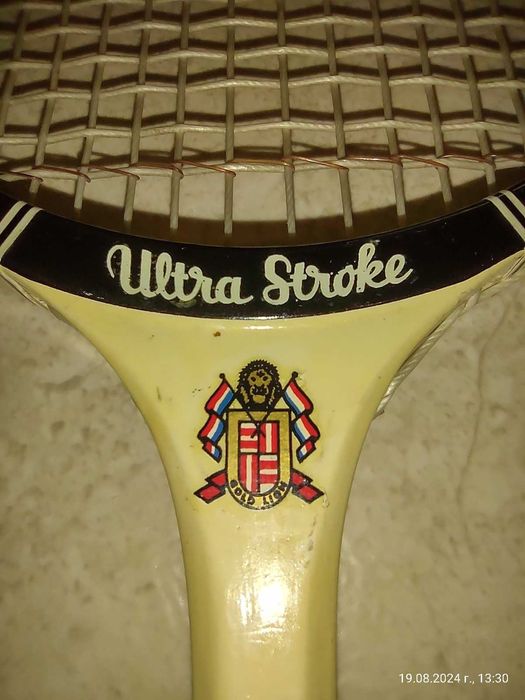 Ракети за тенис на корт и бадминтон