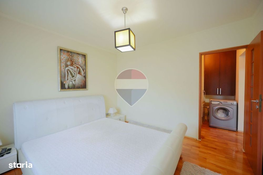De vânzare apartament cu 3 camere, în zona Decebal