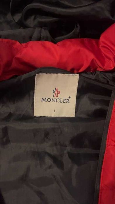 Moncler греика червена