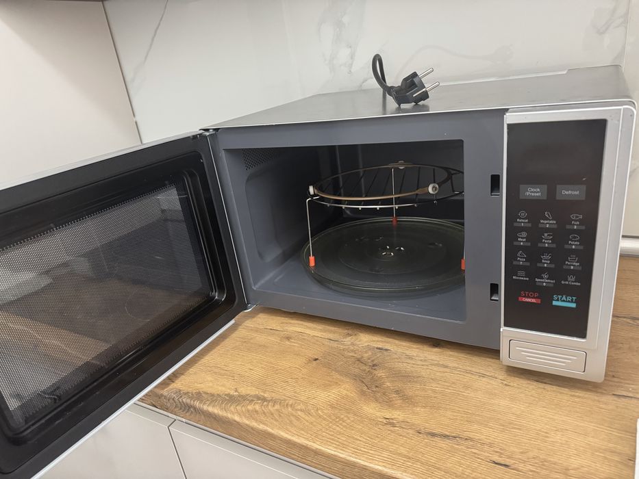 Cuptor microunde profesional