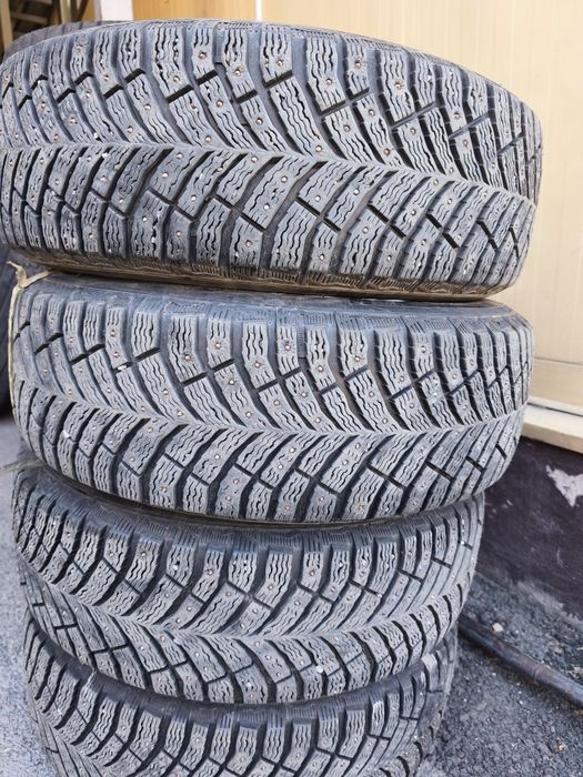Шины 215/65R16 Michelin б/у