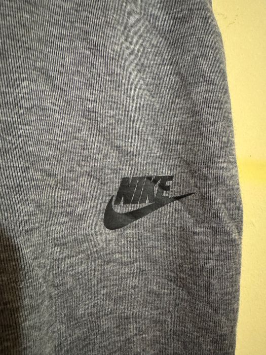 Долнище и блуза Nike Tech Fleece.