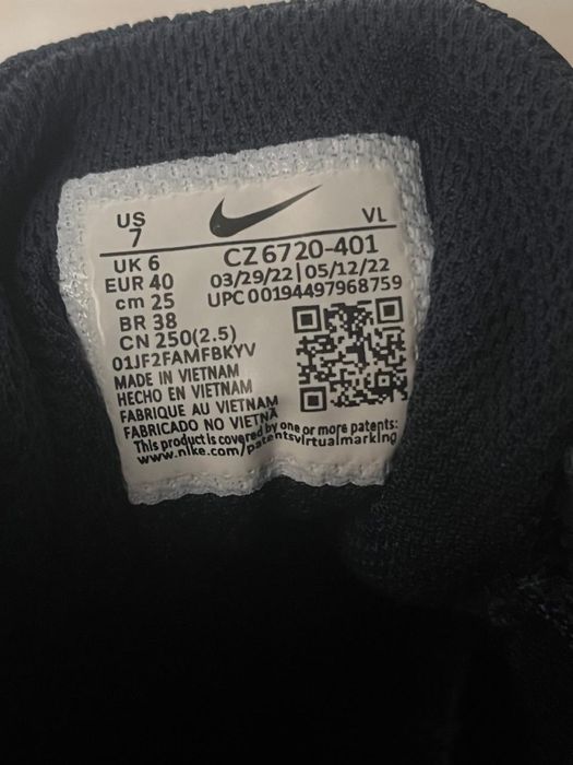 Крассовки  Nike..