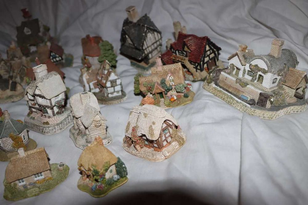Прекрасна колекция ръчно изработени английски къщички David Winter