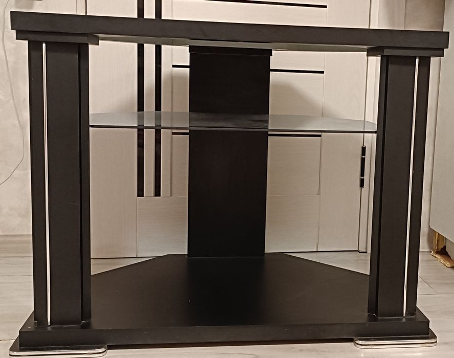 Подставка под телевизор в отличном состоянии