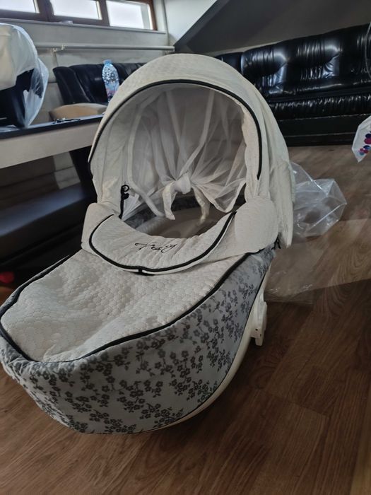 Детска количка 3 в 1 Versacy – Изключително запазена!