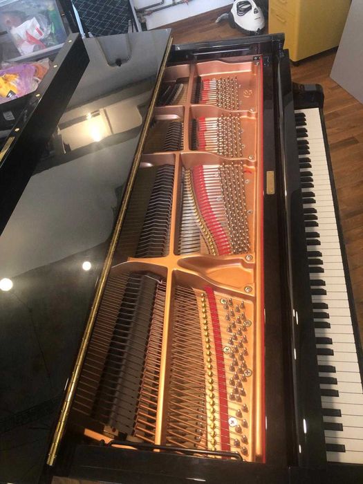 Vand pian Yamaha (practic nou) la un pret mai mic decat in magazin