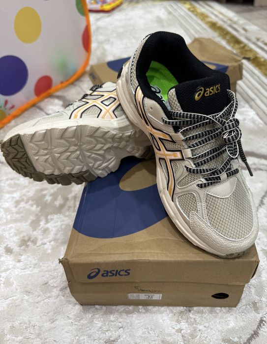 Продам кроссовки новые