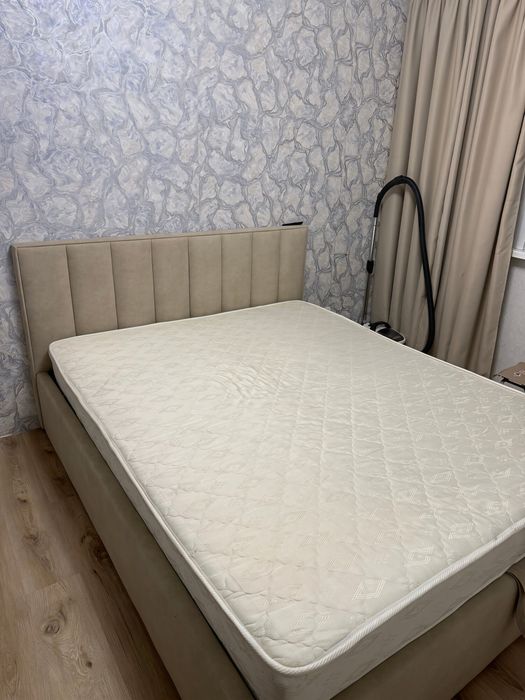 Двуспальная кровать,  Мягкая кровать, с подъемным механизмом,