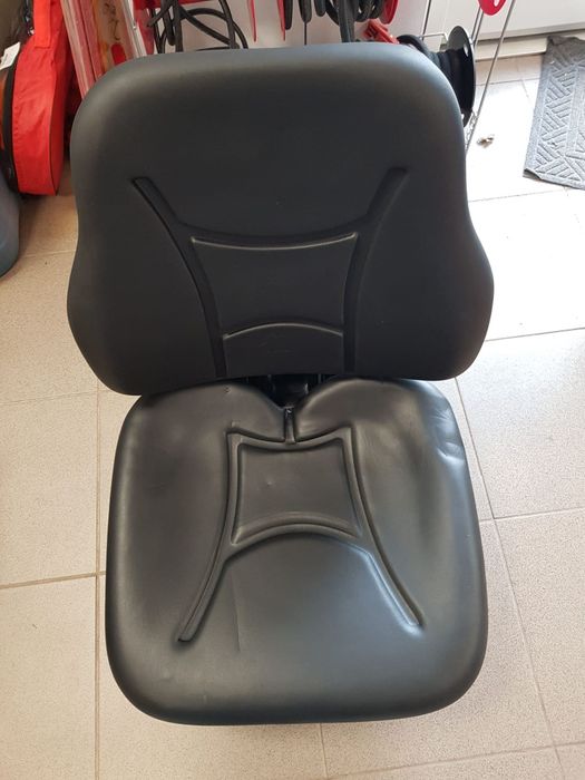 Scaun tractor utilaje agricole import Olanda foarte confortabil se pot