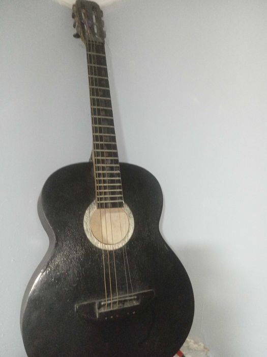 Classic gitara sotiladi