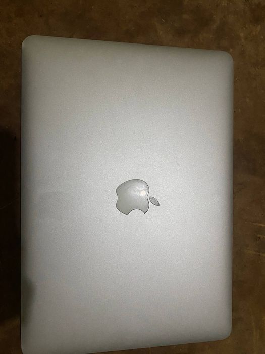 Macbook air sotiladi