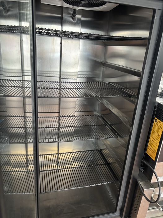 Хладилна витрина за торти