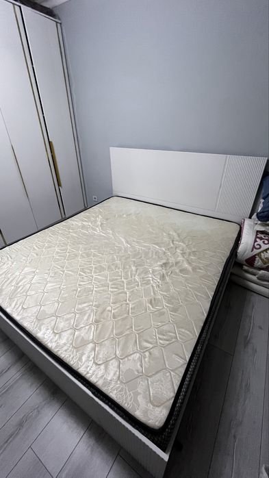 Продам кровать 2*180