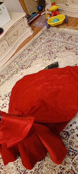 Платье на девочку 140 см новое