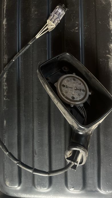 Боковое зеркало левое (водительское )  ауди 80