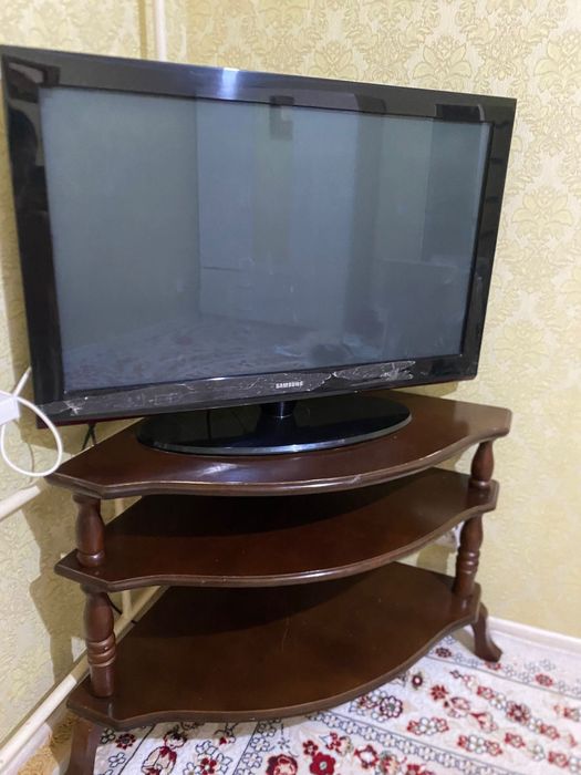 Телевизор подставкой