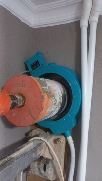 Алмазное бурение отверстий