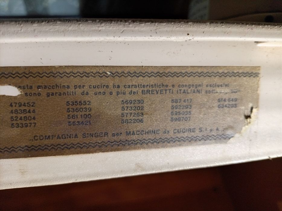 Mașina cusut Singer 411