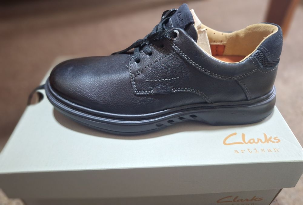 Продается туфли фирмы " Clarks"