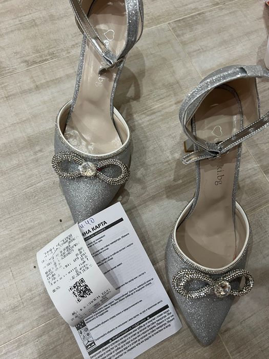 Чисто нови Сребристи обувки