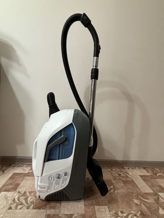 Karcher продам пылесос почти новый.