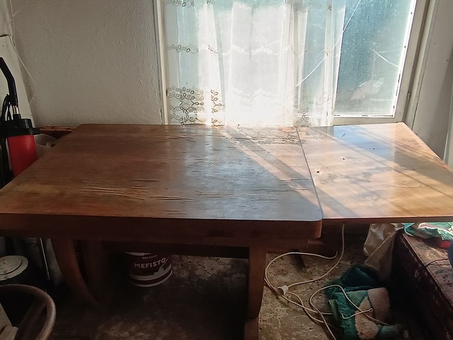 Стара маса ,огледало,виенски столпве и закачалка