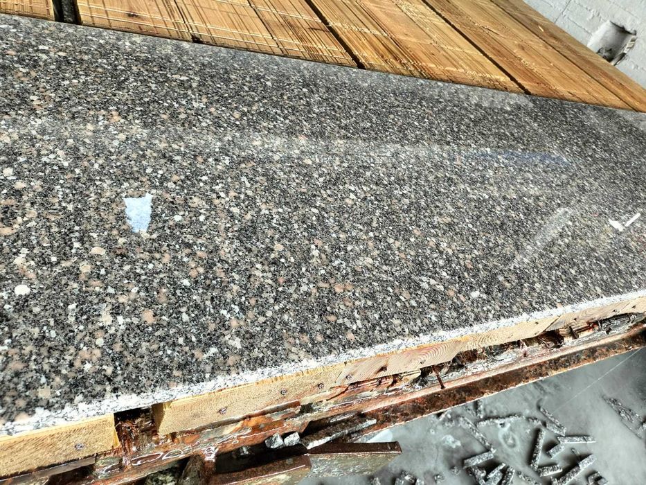 Готови Полирани Стъпала Гранит " Браун " - 25 Евро комплект с ДДС