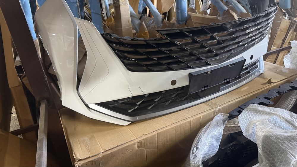 Geely Atlas бампер есть