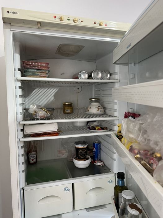 Холодильник Indesit